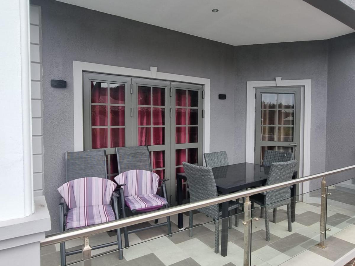 Phoenix Apartments Вікторія Екстер'єр фото
